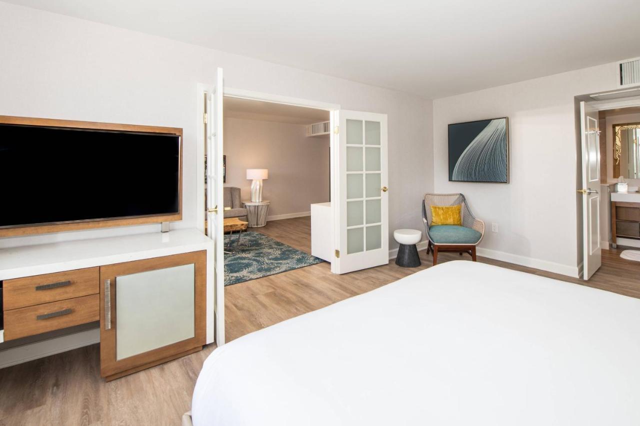Renaissance Newport 4*