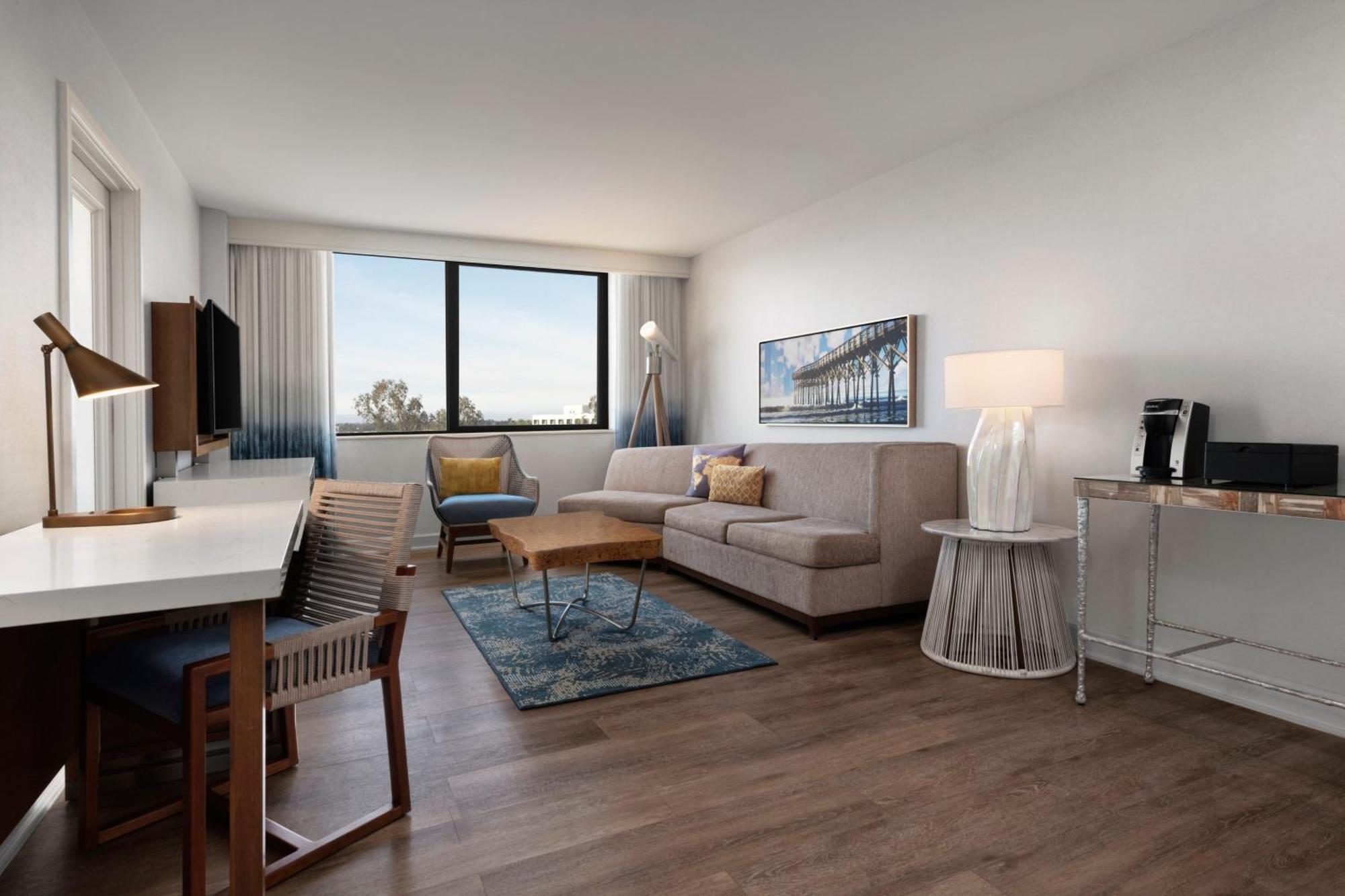 Renaissance Newport 4*